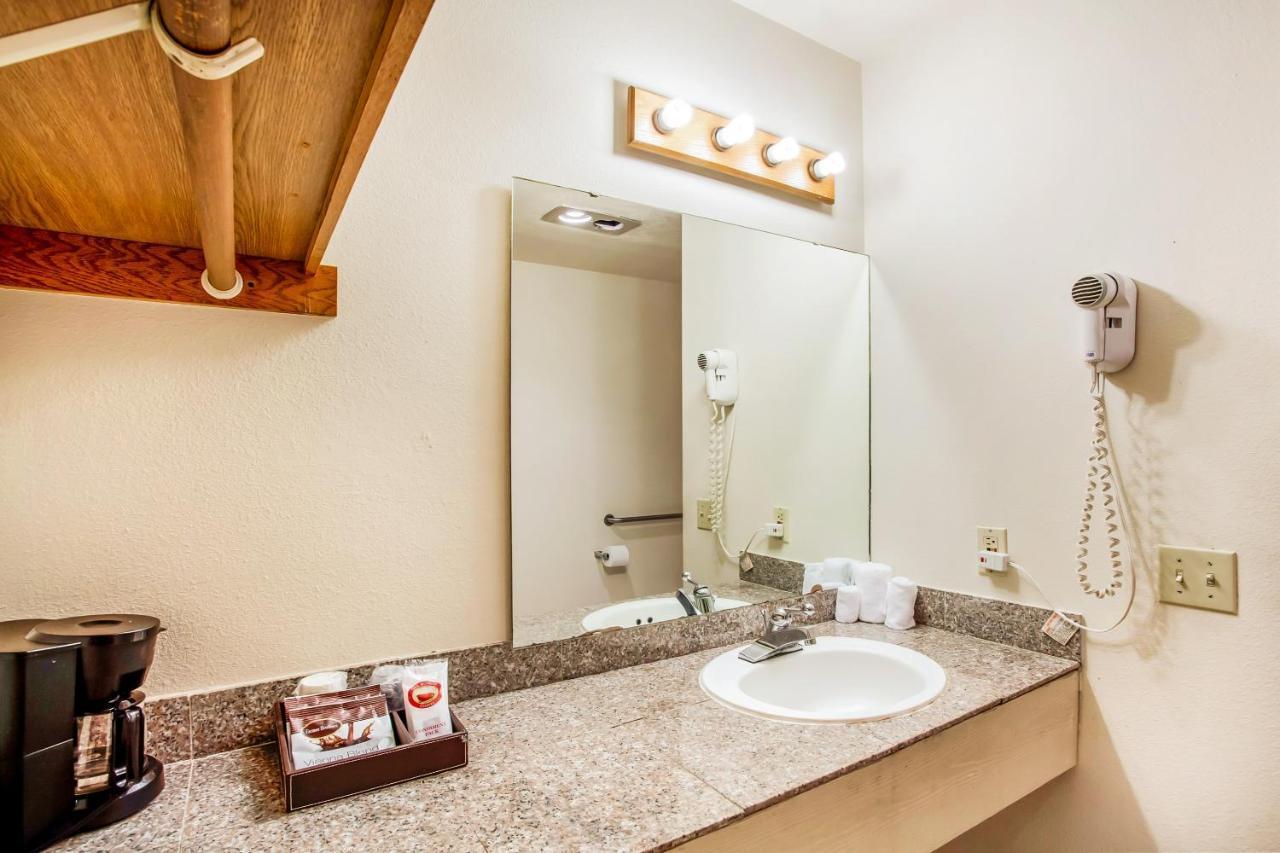 Arlington Motor Inn Экстерьер фото